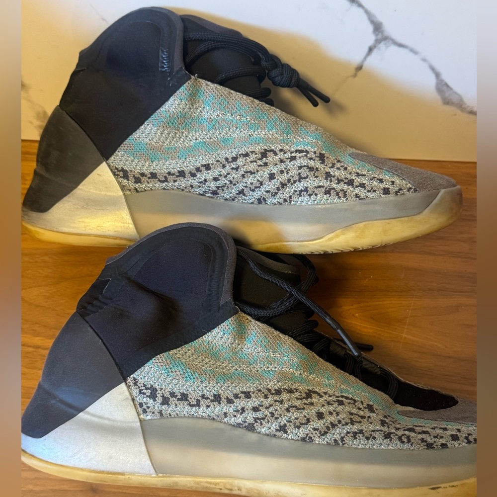 Adidas Yeezy - Picture 2 of 5